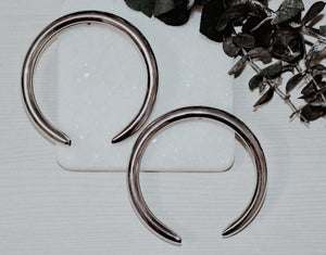 Open image in slideshow, Cerceaux Gentre Statement Earrings - Gentre Official
