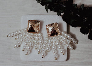Open image in slideshow, Gland de Perles Gentre Earrings - Gentre Official
